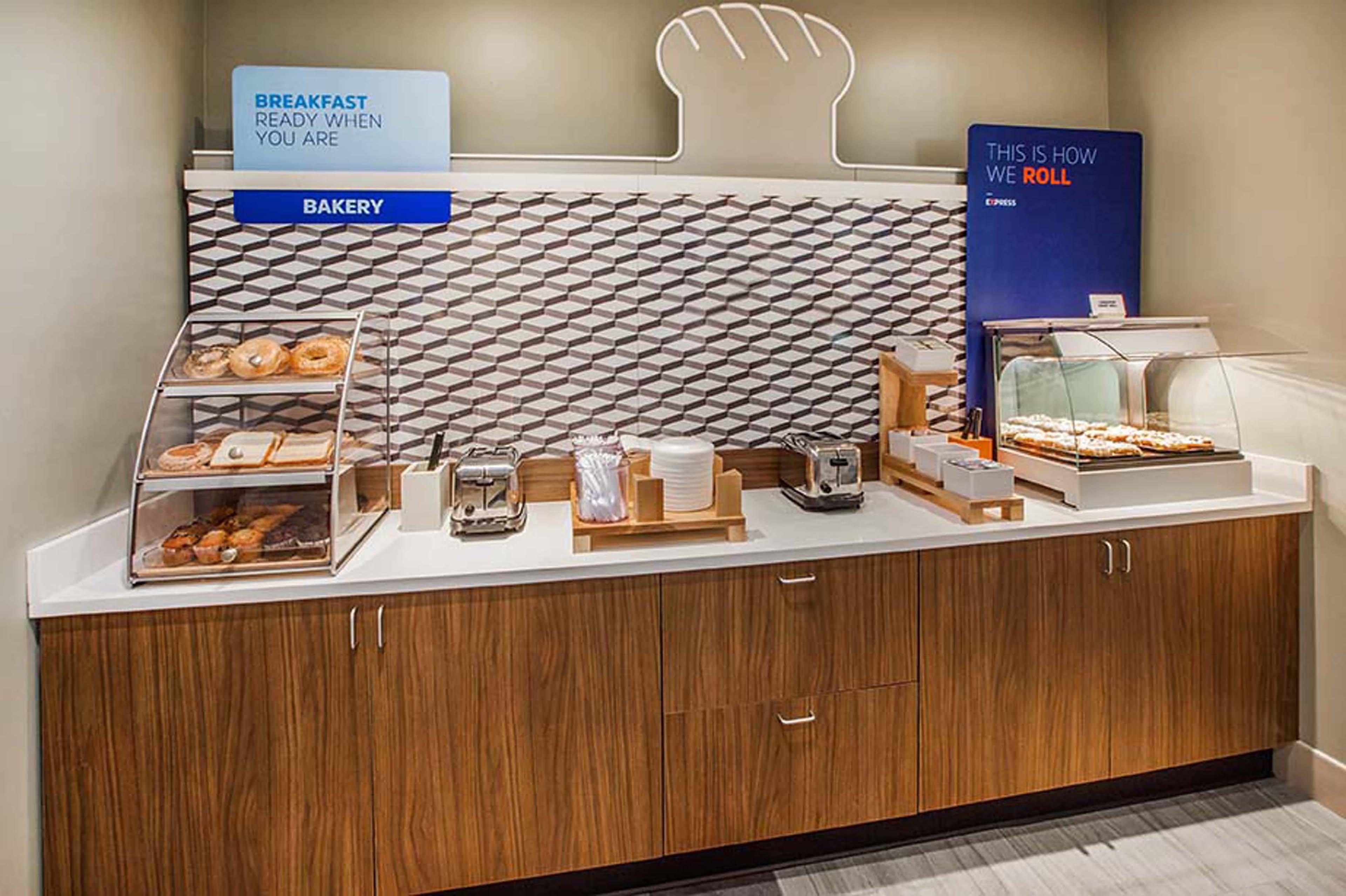 Holiday Inn Express & Suites Perry-National Fairground Area By Ihg Εξωτερικό φωτογραφία