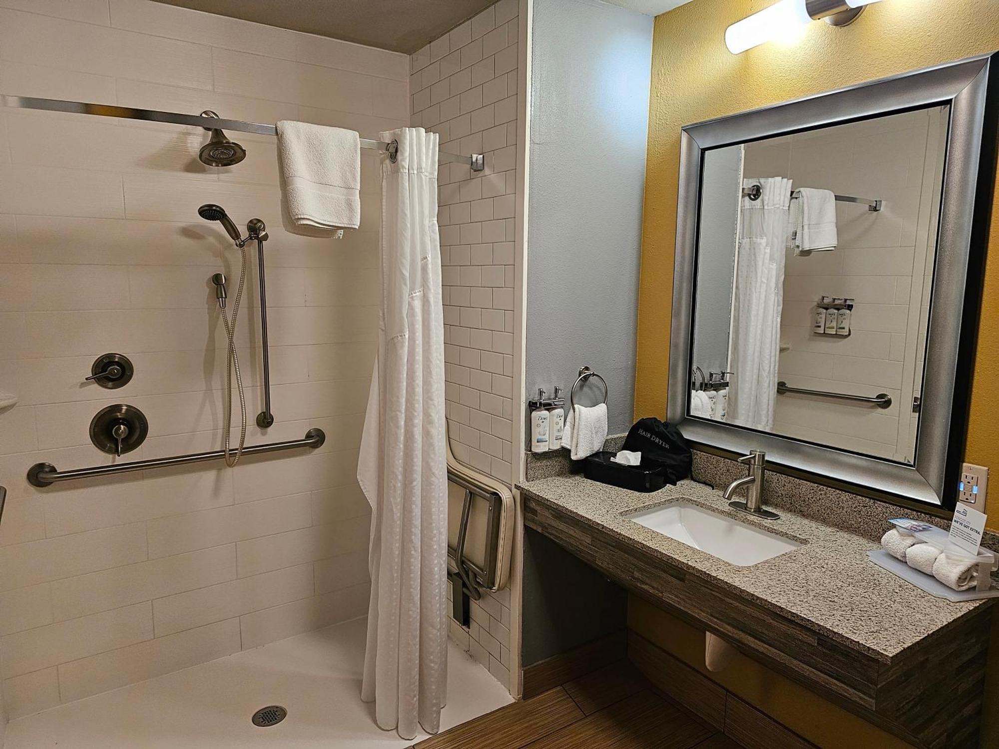 Holiday Inn Express & Suites Perry-National Fairground Area By Ihg Εξωτερικό φωτογραφία