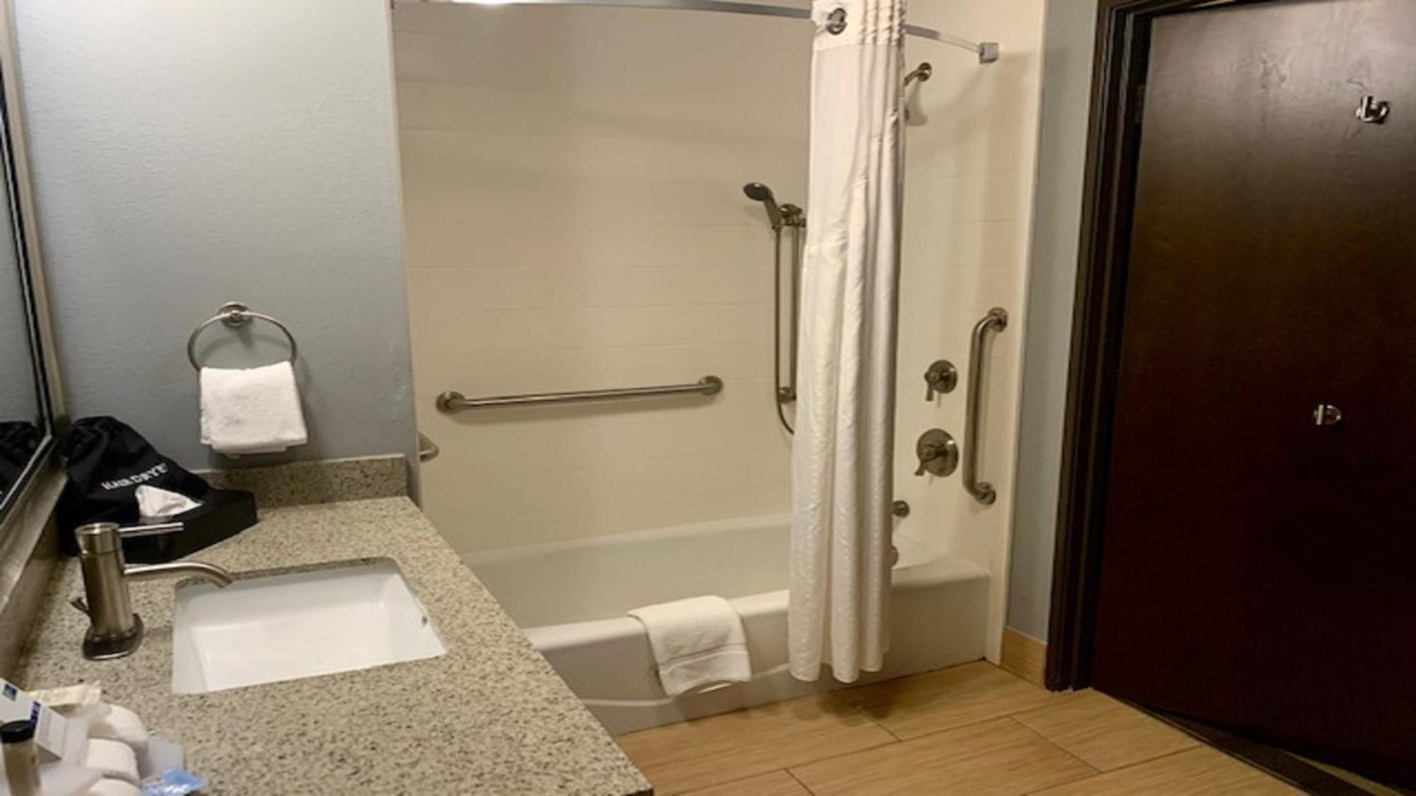 Holiday Inn Express & Suites Perry-National Fairground Area By Ihg Εξωτερικό φωτογραφία