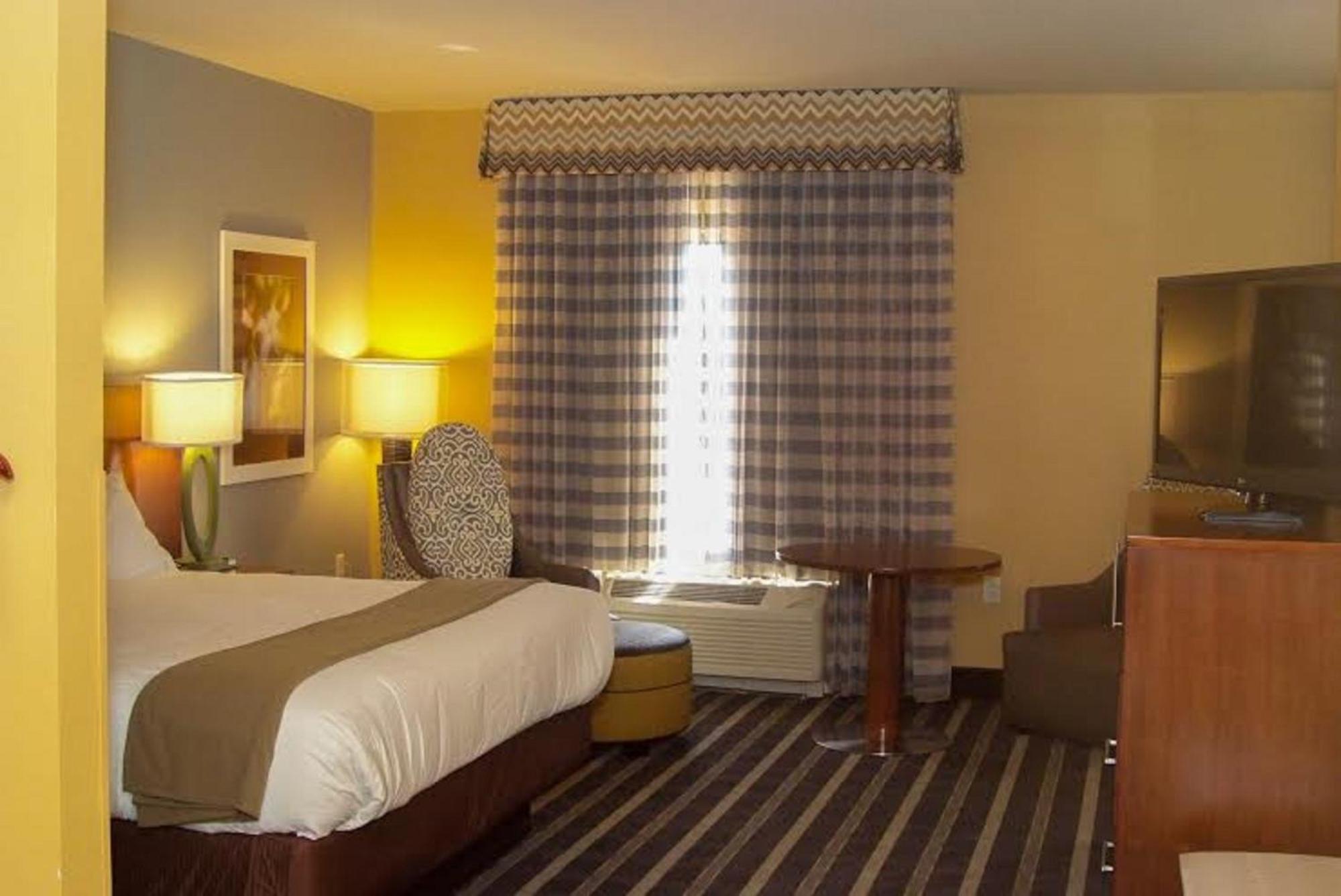 Holiday Inn Express & Suites Perry-National Fairground Area By Ihg Εξωτερικό φωτογραφία