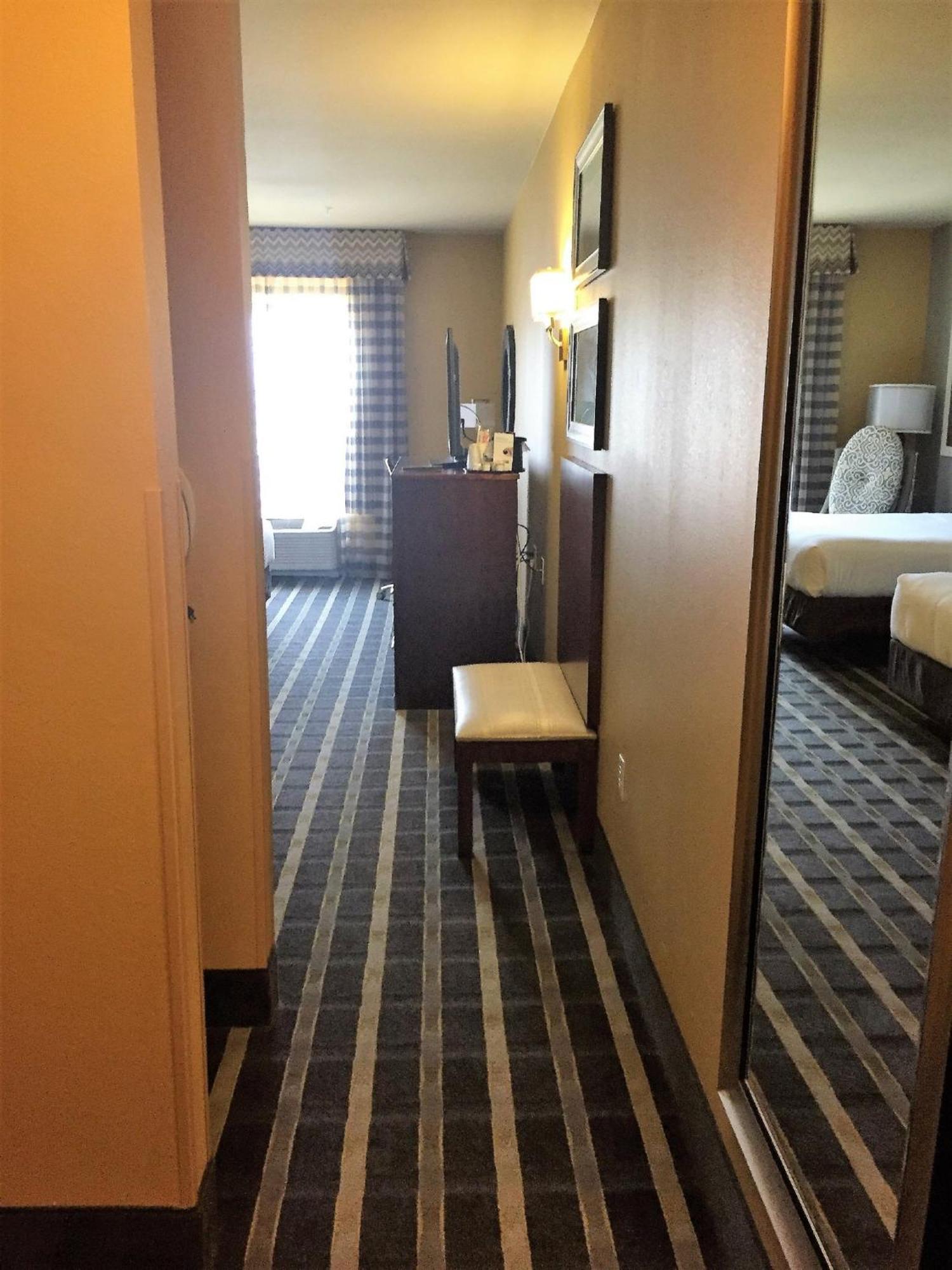 Holiday Inn Express & Suites Perry-National Fairground Area By Ihg Εξωτερικό φωτογραφία