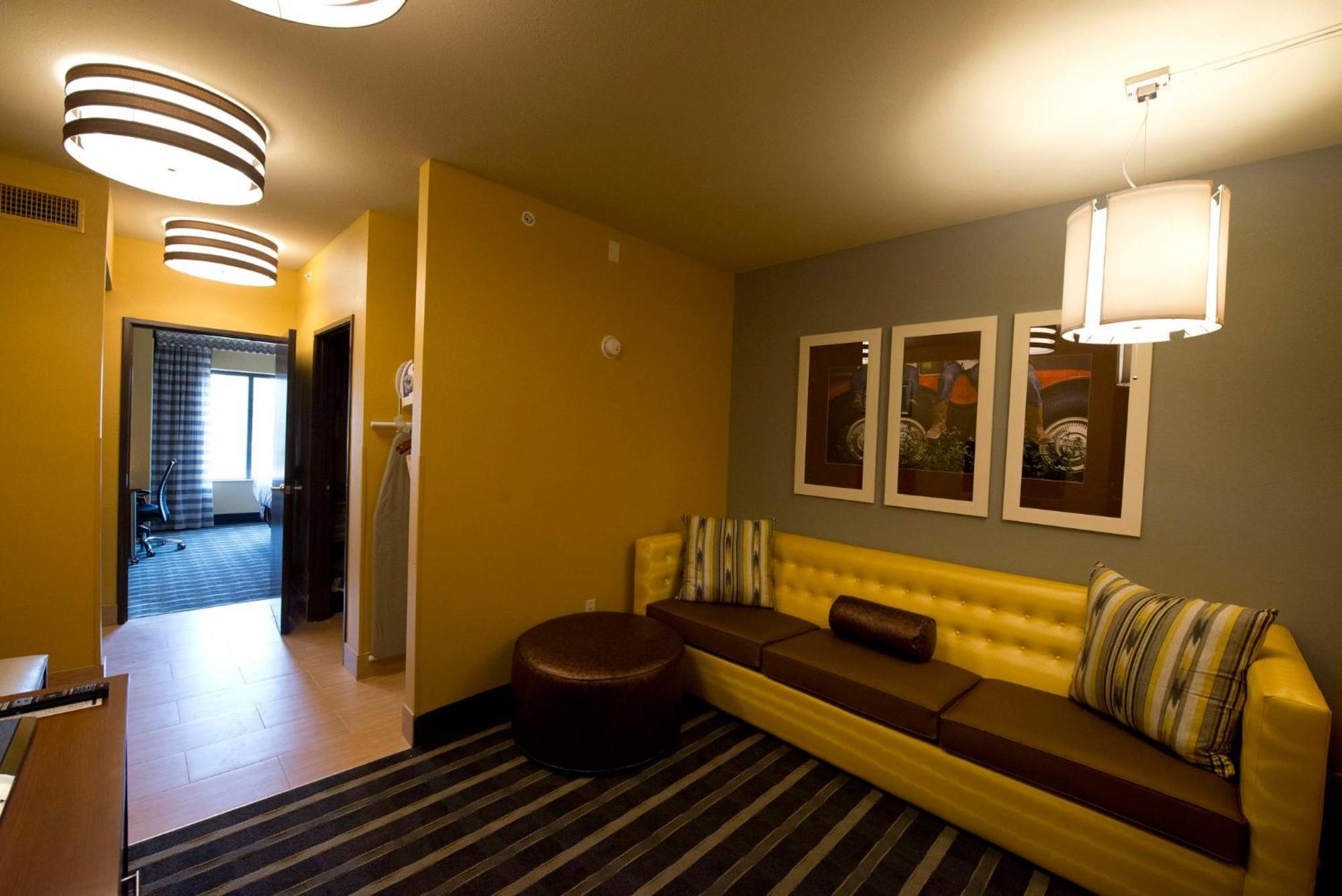 Holiday Inn Express & Suites Perry-National Fairground Area By Ihg Εξωτερικό φωτογραφία